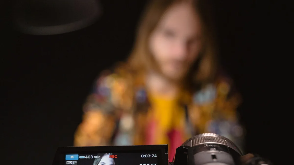 Gravação de vídeo com câmera e iluminação